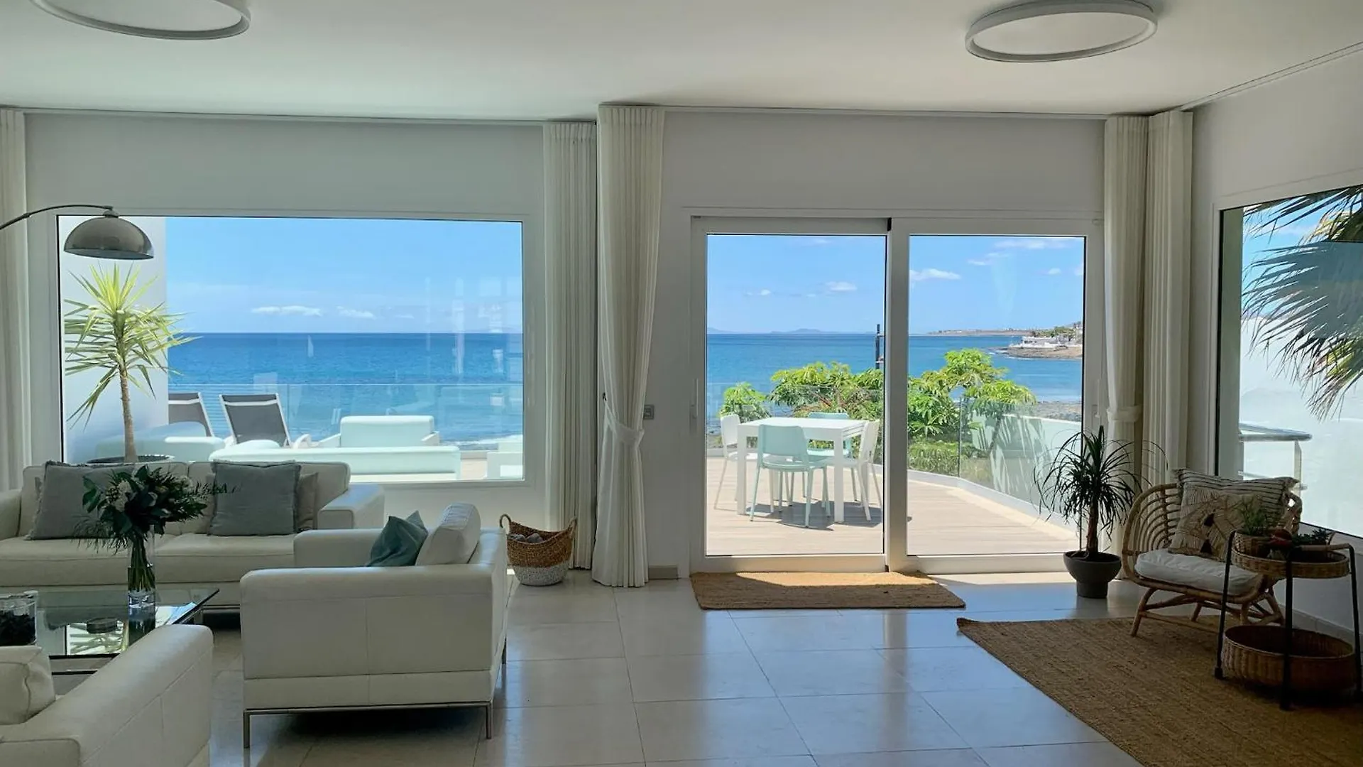 Villa Del Mar Lanzarote - Luxury Beachhouse Arrecife