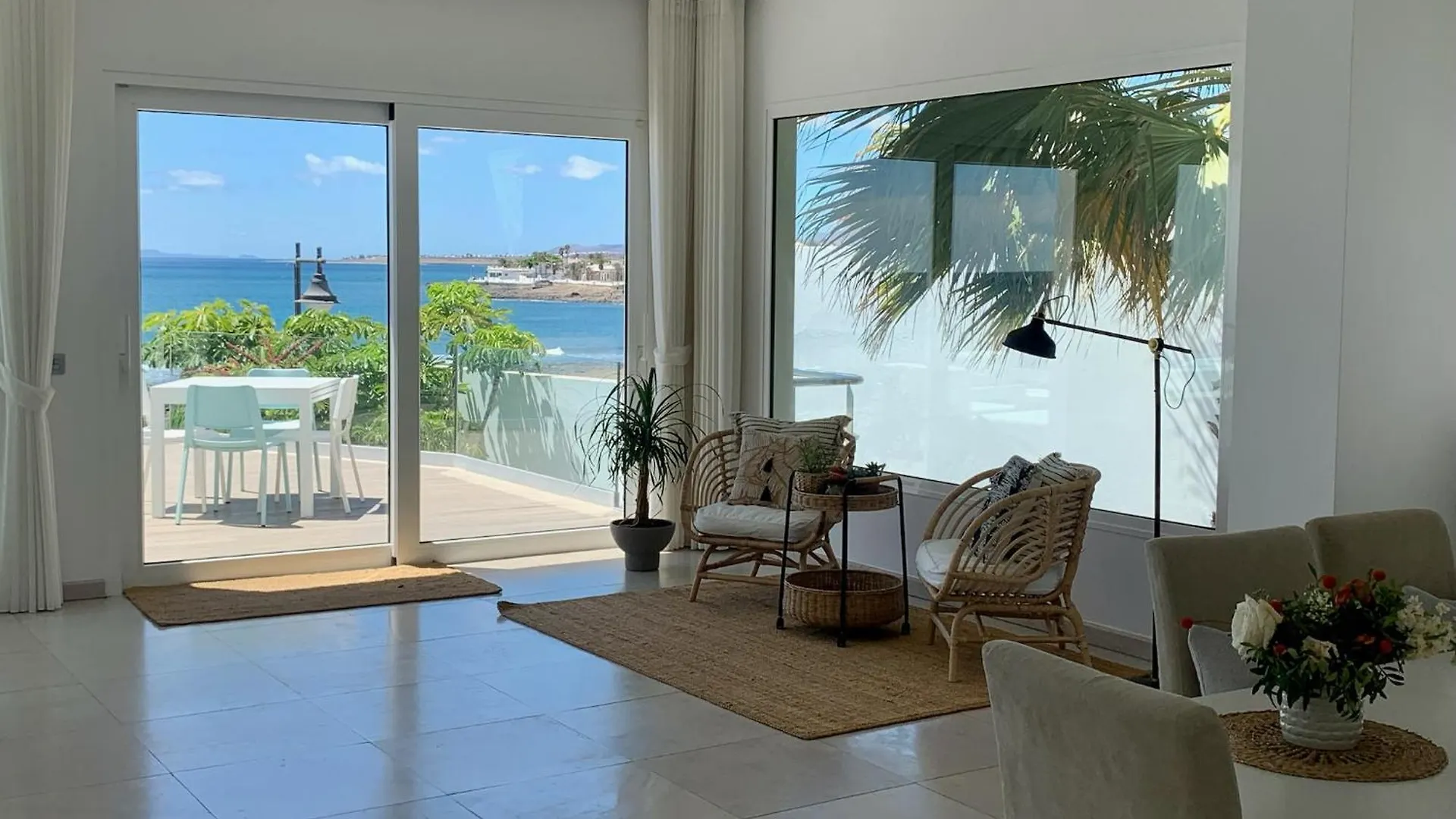 Villa Del Mar Lanzarote - Luxury Beachhouse Arrecife